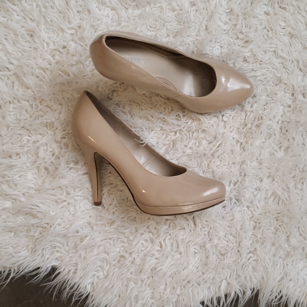 Nude patent high heel sz 38 GUC